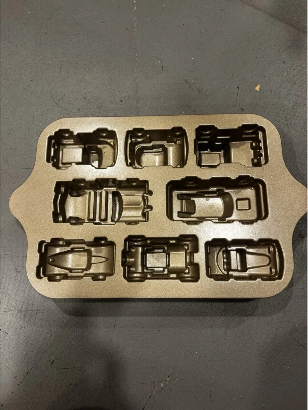 Williams-Sonoma Sweet Rides Car Cake Pan Cast Aluminum Nonstick 5 Cup Gold